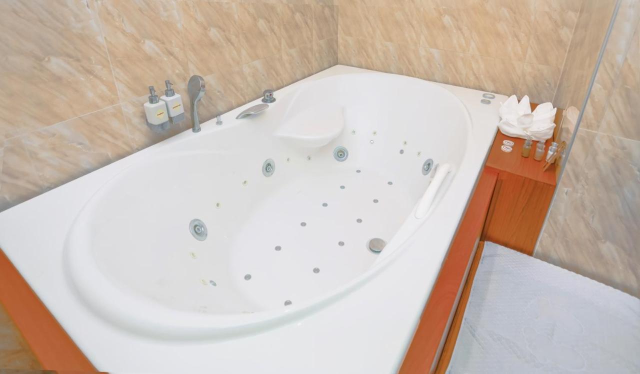 Sunset Palace View Suites Mandalaj Zewnętrze zdjęcie